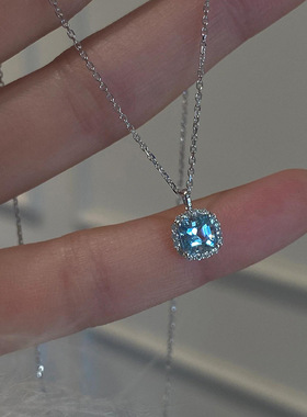特价海蓝小方糖项链女轻奢小众高级感锆石吊坠甜美气质时尚锁骨