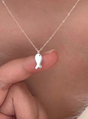 特价小鱼项链女韩系小众简约设计感童趣小鱼饼吊坠新款气质锁骨