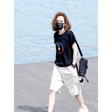 时尚两件套装女2025年夏季新款圆领字母印花短袖T恤+水洗棉五分裤