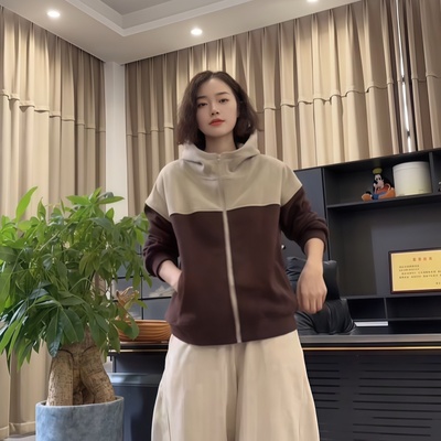 澳粒绒拼色卫衣外套女时尚
