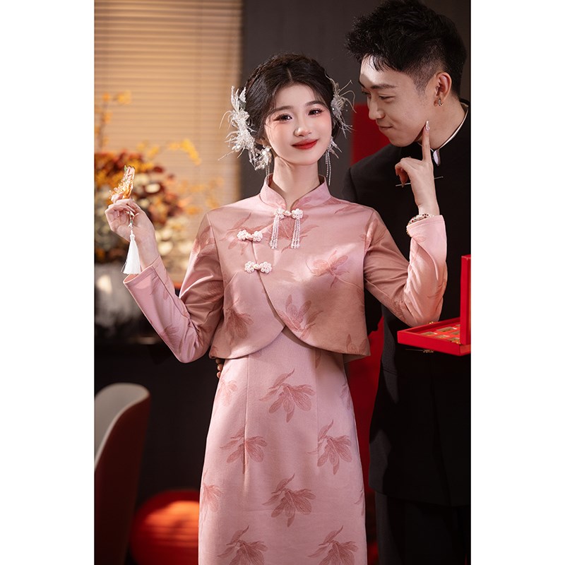 新中式粉色旗袍敬酒服新娘套装秋冬季订婚礼O服结婚回门便装平时