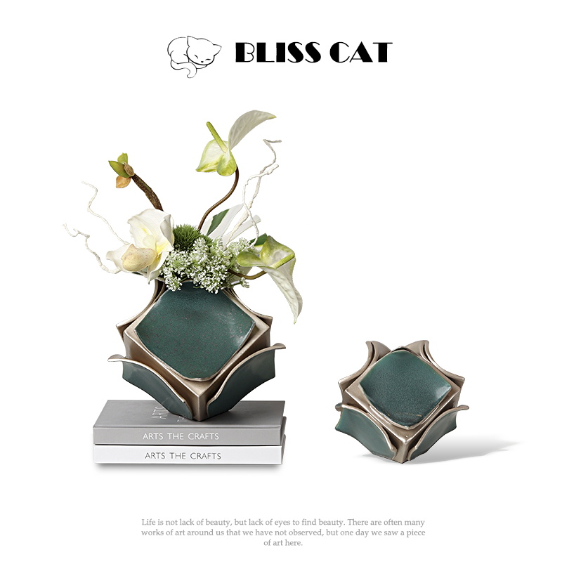 现代轻奢几何立方体绿色陶瓷花器摆F件样板间客厅茶几卷边花瓶花