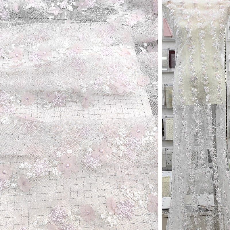 立体绣品粉色浅粉花瓣蕾丝绣花布料高档婚纱礼服面料网纱奢华刺绣