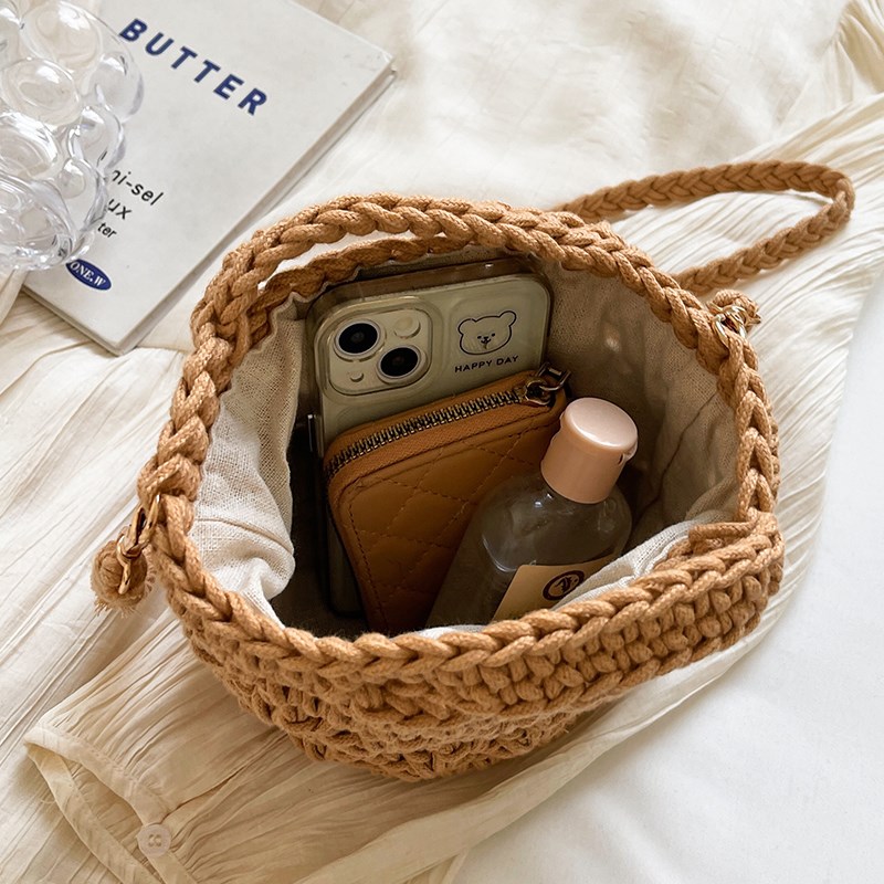 高级感爆款包包女士2024新款潮时尚单肩手提包百搭小众斜挎水桶包