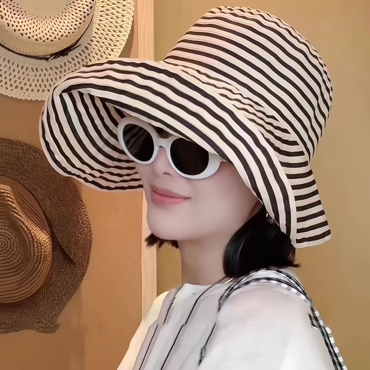 黑白条纹渔夫帽女胶片日记风复古