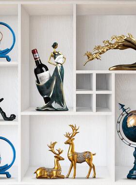 创意客厅现代家居卧室办公室酒柜装饰品北欧人物马轻奢红酒架摆件