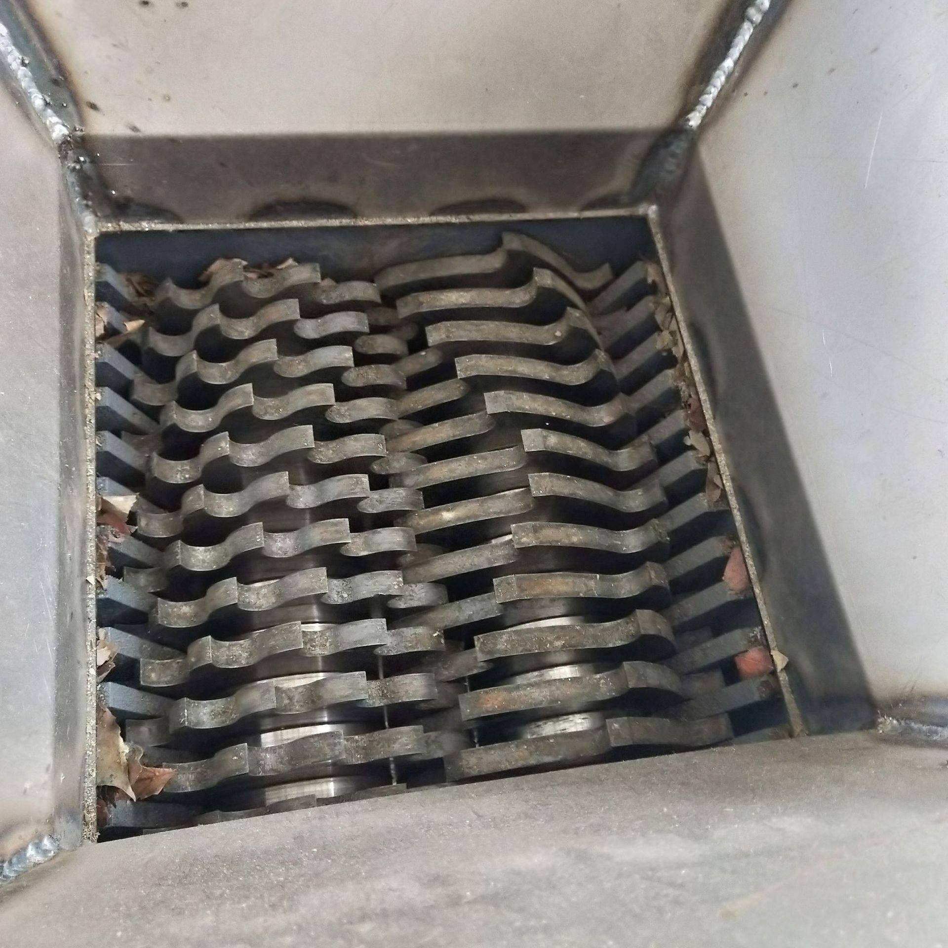 厂家直销生活垃圾撕碎机小型双轴撕碎机彩钢瓦撕碎机钢丝撕碎机