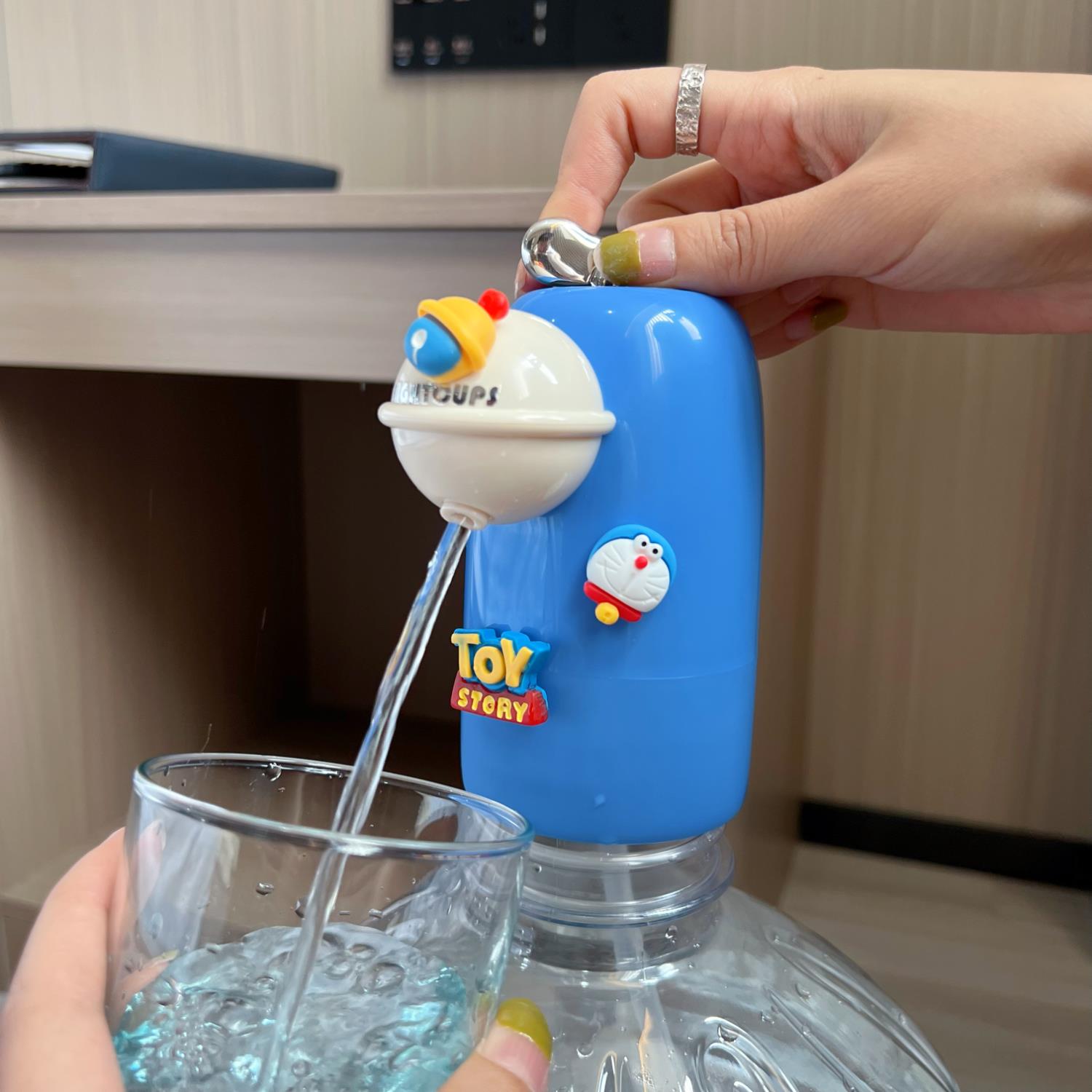 家用桶装抽水器饮水机取水器矿泉水上水器水桶自动抽水泵卡通宿舍