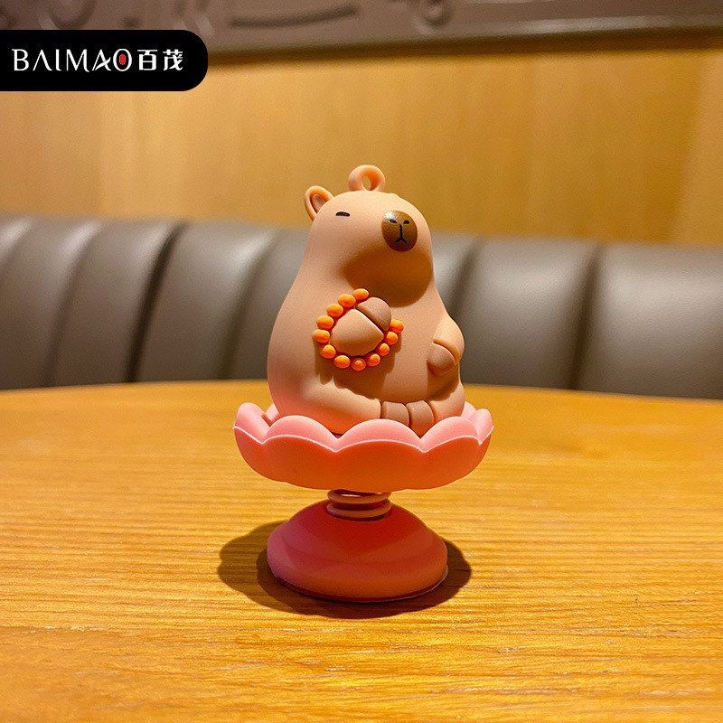 水豚巴拉车载解压摇摇卡皮摆件