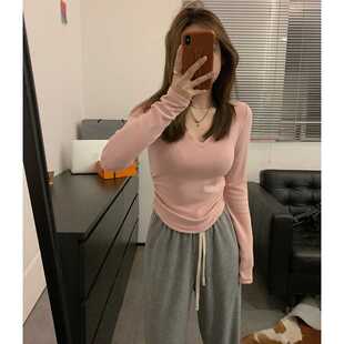 打底衫 纯色正肩V领长袖 显瘦收腰褶皱短款 t恤女秋季 百搭上衣潮 修身