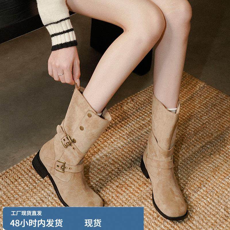 梨小七~皮带扣绒面马丁靴女覆古显瘦搭扣骑士靴秋冬氛围感中筒靴