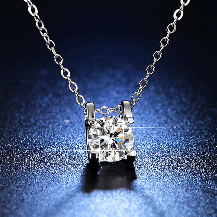 钻石之乡河南柘城跨境抖音直播莫桑石项链女纯银一克拉六爪吊坠轻