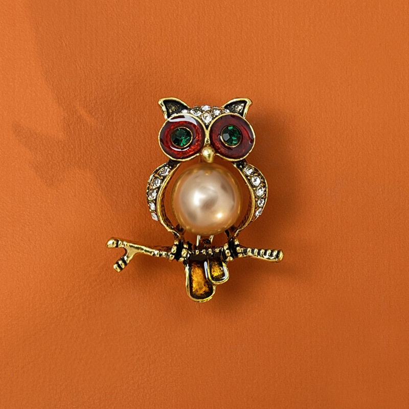 欧美个性创意珍珠猫头鹰女士男士胸针合金水钻动物别针西装a3178