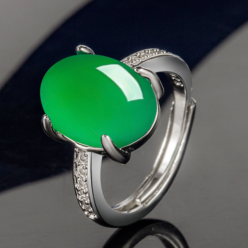 钻石之乡河南柘城河南人工钻石简约镶钻蛋形仿玉髓戒指 人工合成