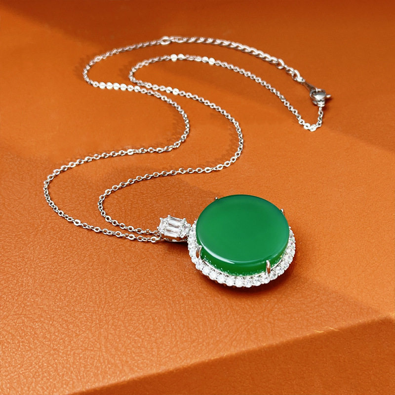 天然玉髓绿色圆形无事牌吊坠满钻镶嵌圆饼高级感气质项链D-4a3000