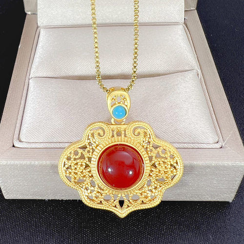 钻石之乡河南商丘复古民族风越南沙金如意平安锁红玉髓吊坠a0140