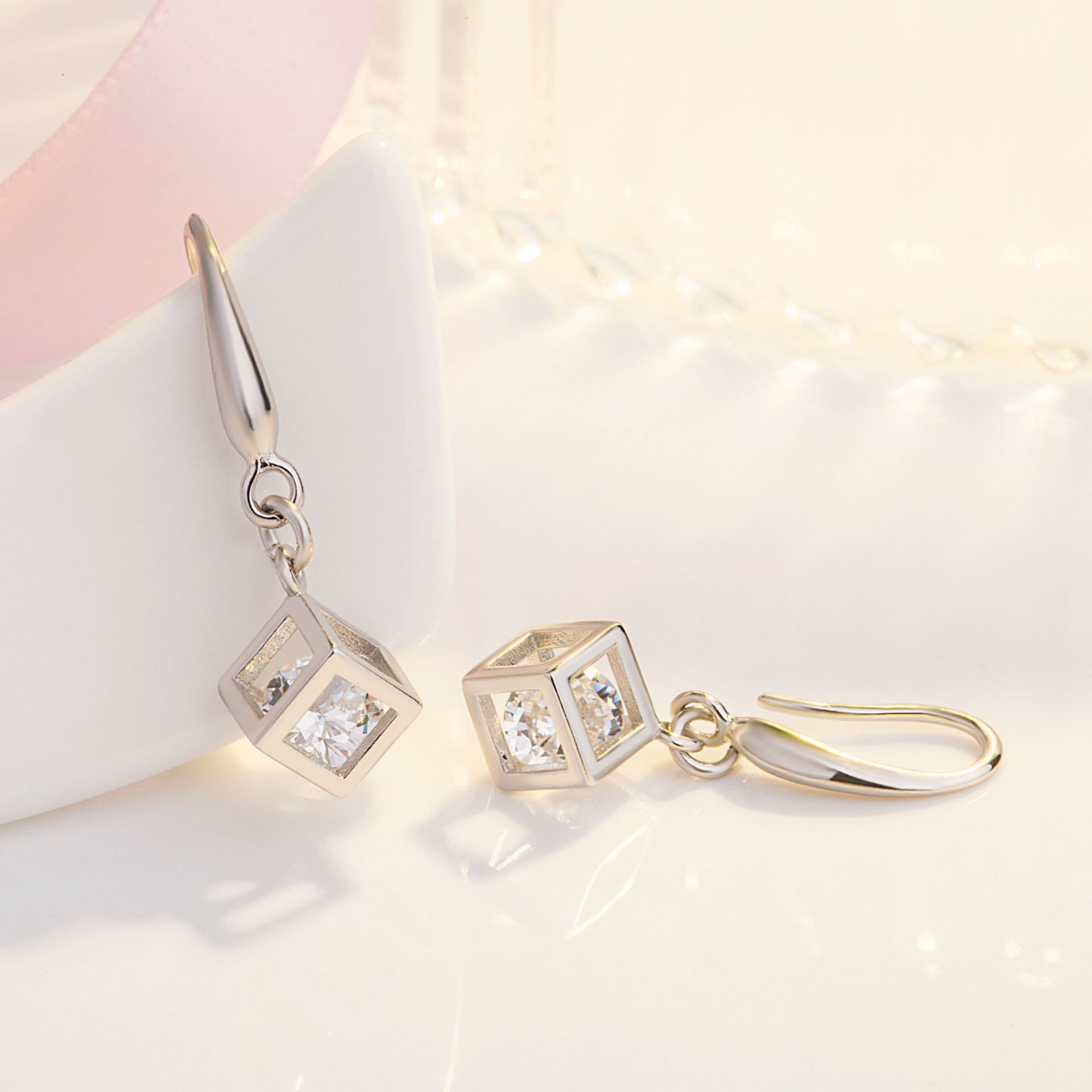 钻石之乡河南柘城河南人工钻石韩版热卖镀银魔方耳环女 长款魔方