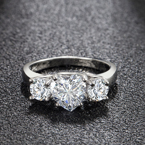 钻石之乡河南商丘外贸镶嵌爱心形戒指 仿莫桑石心形切割圆钻a2551