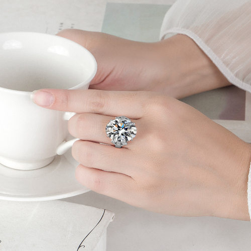 钻石之乡河南商丘直播热卖三叶草镶嵌水晶锆戒指 镀18K金钻a2360