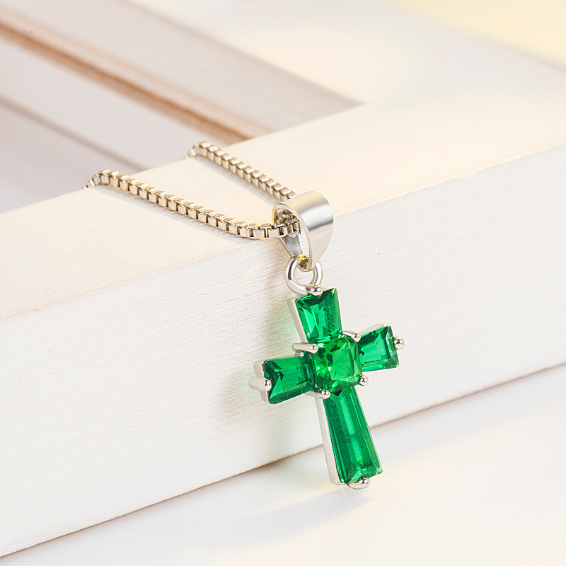 钻石之乡河南柘城河南人工钻石欧美热卖彩宝祖母绿红水晶锆石吊坠