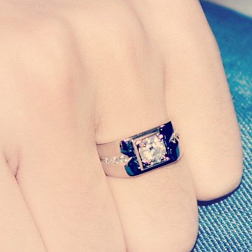 钻石之乡河南商丘日韩简约三锆石霸气商务情侣戒指 经典潮流a2663