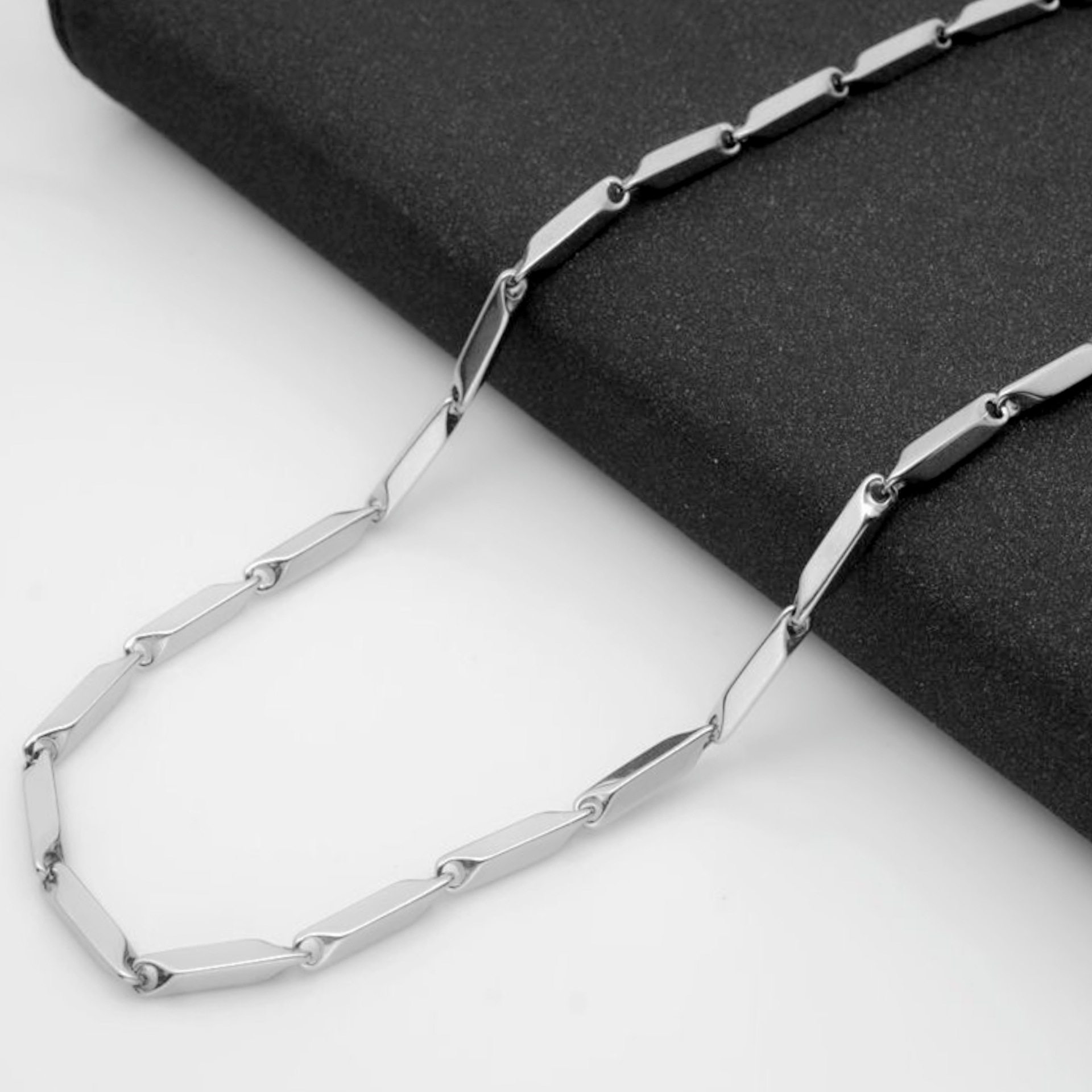 钻石之乡河南商丘真空电镀铂金菱形钛钢大瓜子项链潮百搭方a2392