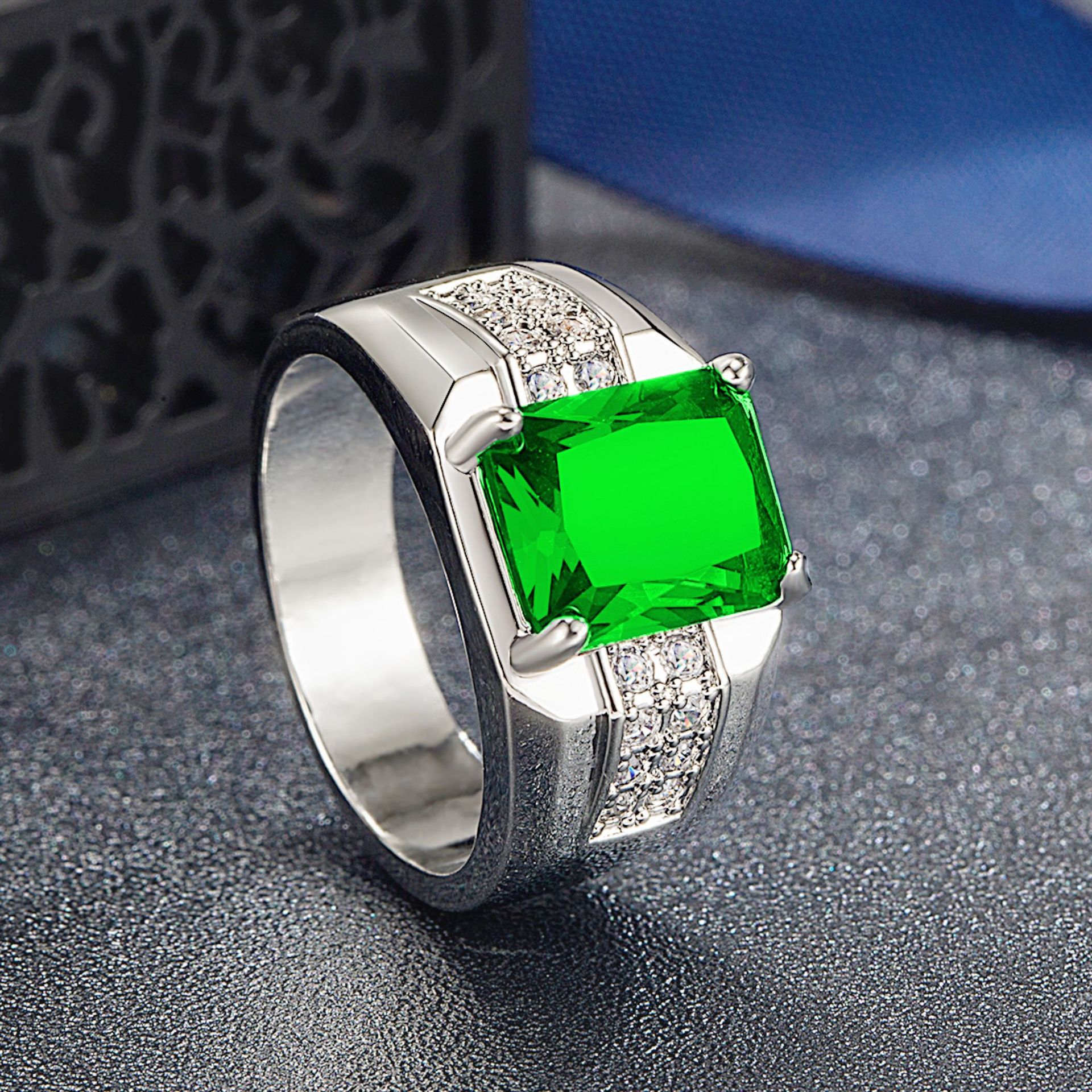 钻石之乡河南柘城河南人工钻石韩版祖母绿碧玺色绿尖晶男士戒指欧