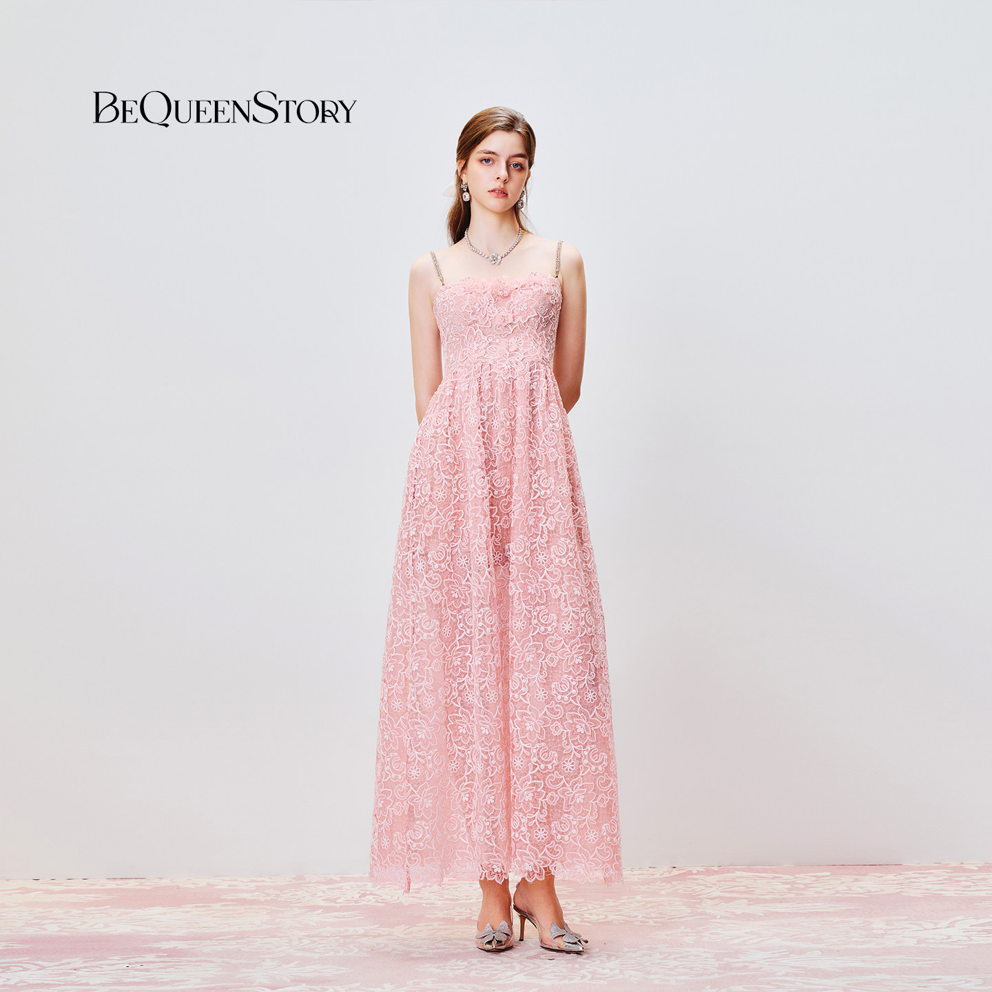 BeQueenStory刺绣蕾丝吊带连衣裙图片