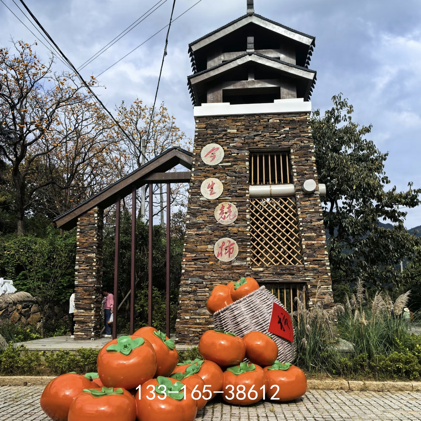 文旅景观大型仿真柿子模型玻璃钢橘子果篮雕塑定制水果瀑布雕像