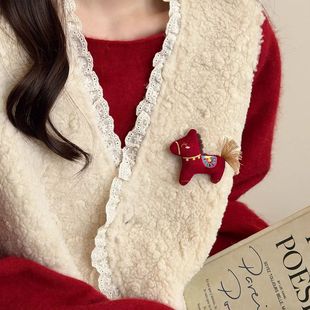 马年开运!可爱毛绒布艺小马胸针女大衣毛衣别针固定扣本命年配饰