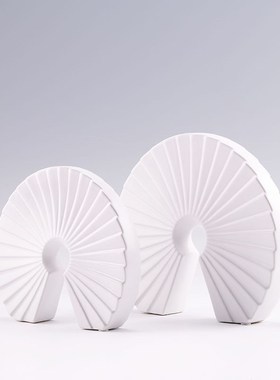 现代简约白色扇形摆件新中v式样板房办公室别墅软装饰品博古架饰