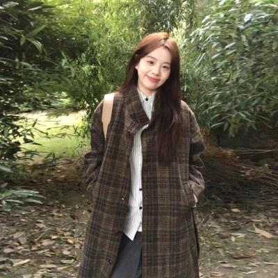 格纹呢子大衣女2025冬季新款加厚毛呢外套小个子赫本风正肩中长款