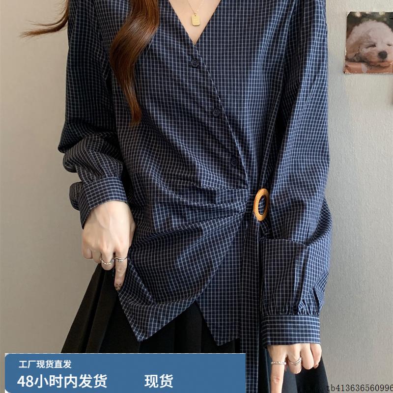 深蓝色格子V领收腰衬衫2025新款秋季大码胖mm显瘦高级感正肩上衣