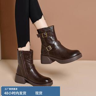 粗跟复古皮带扣马丁靴女2024秋冬新款圆头真皮加绒靴子女厚底短靴