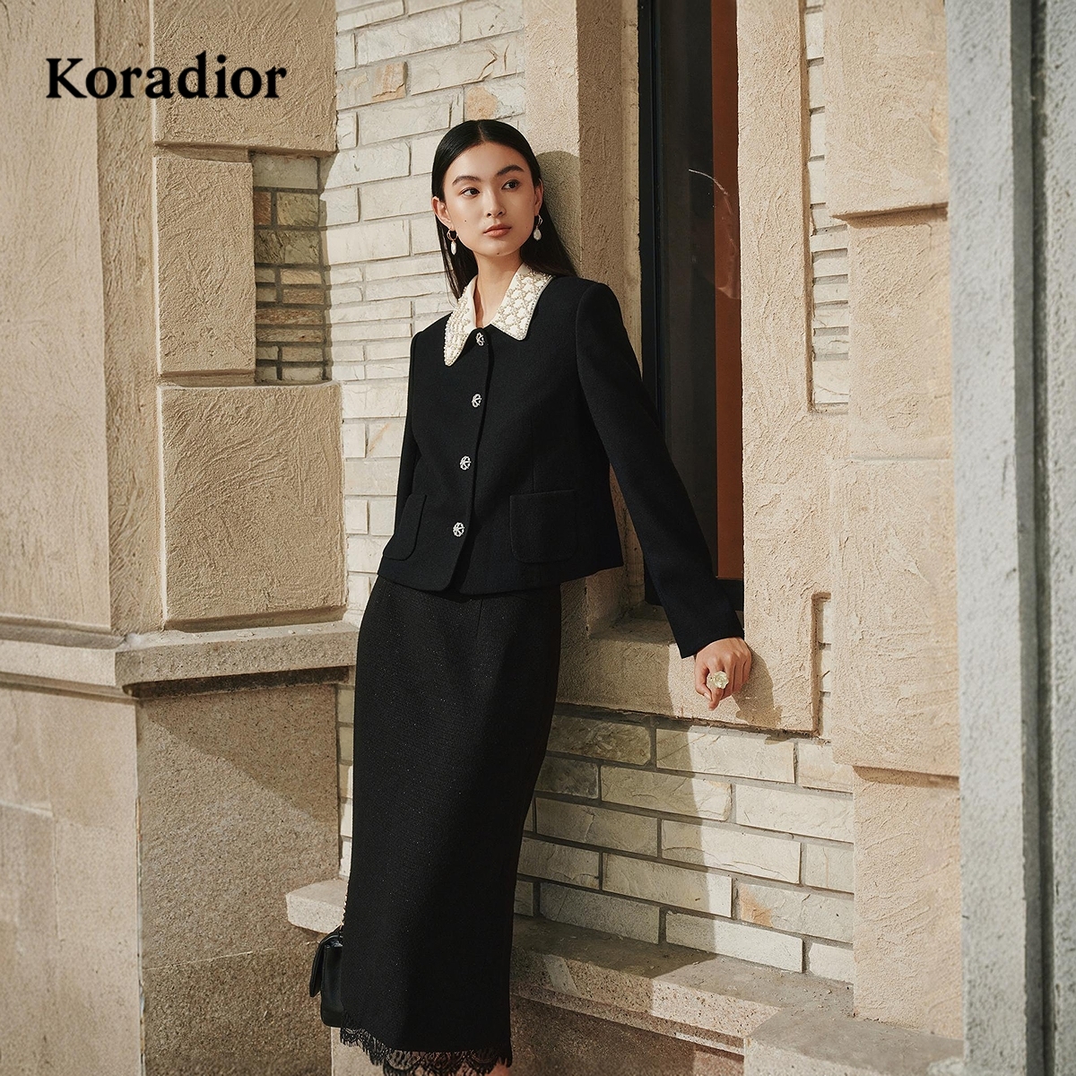 Koradior珂莱蒂尔商场同款2025冬新款气质通勤黑色蕾丝花边半身裙