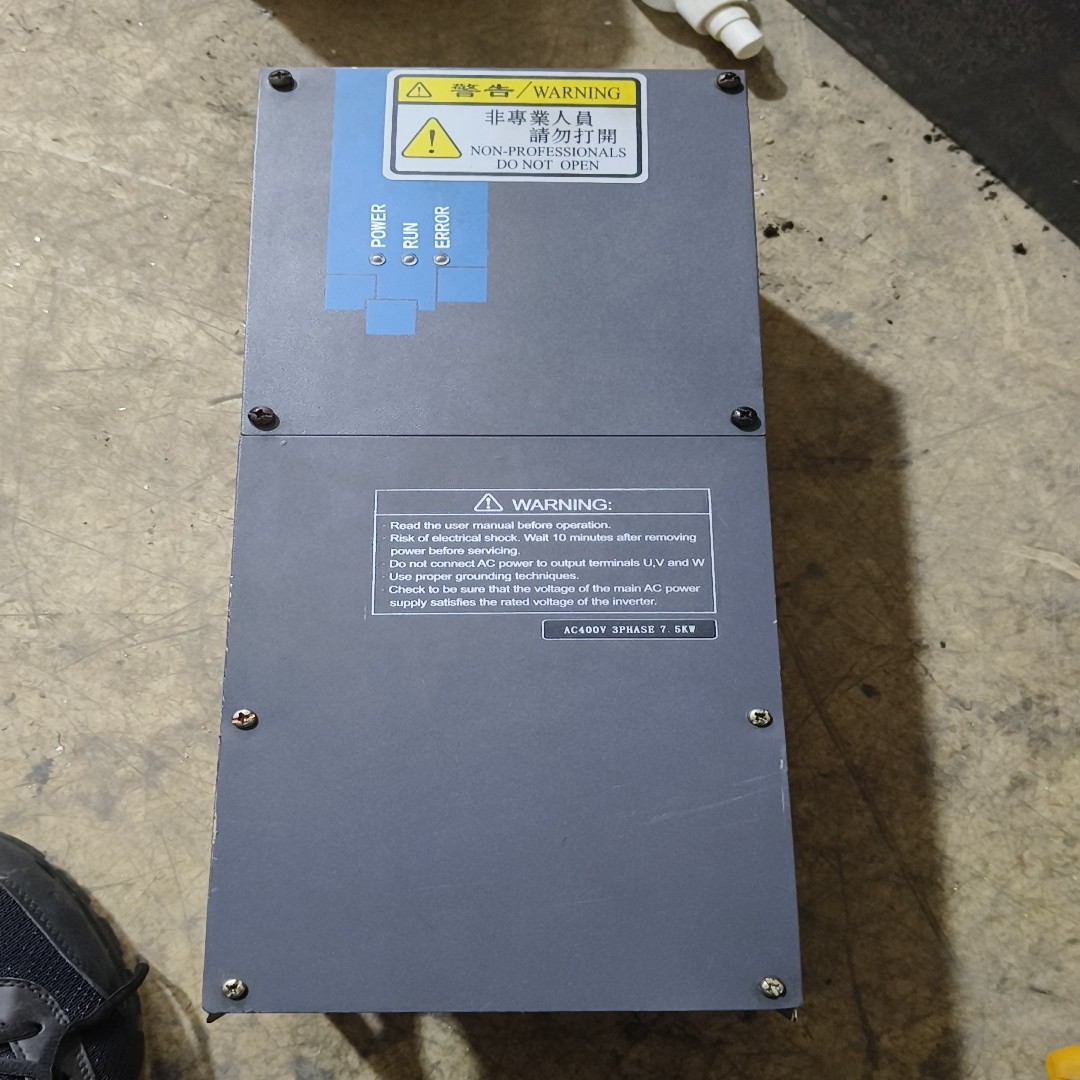 SP500-7R5KY-4众辰变频器75千瓦机器实物图