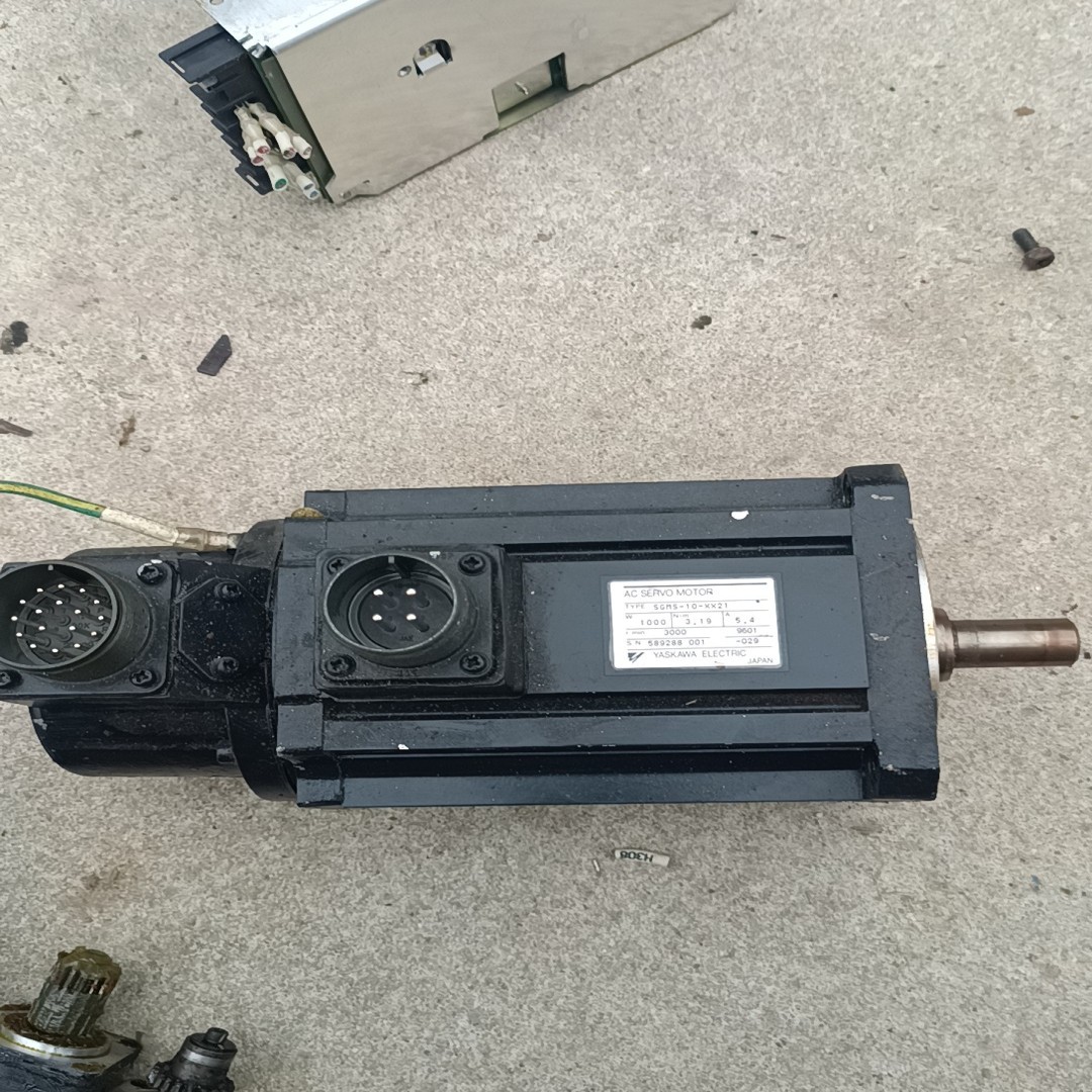 安川1000W伺服电机SGMS-10-XX21