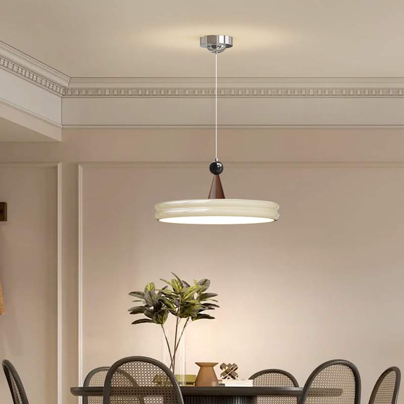 餐桌卧室法式设计师氛围灯感餐厅中古吧台飞碟奢书房吊灯设计奶油