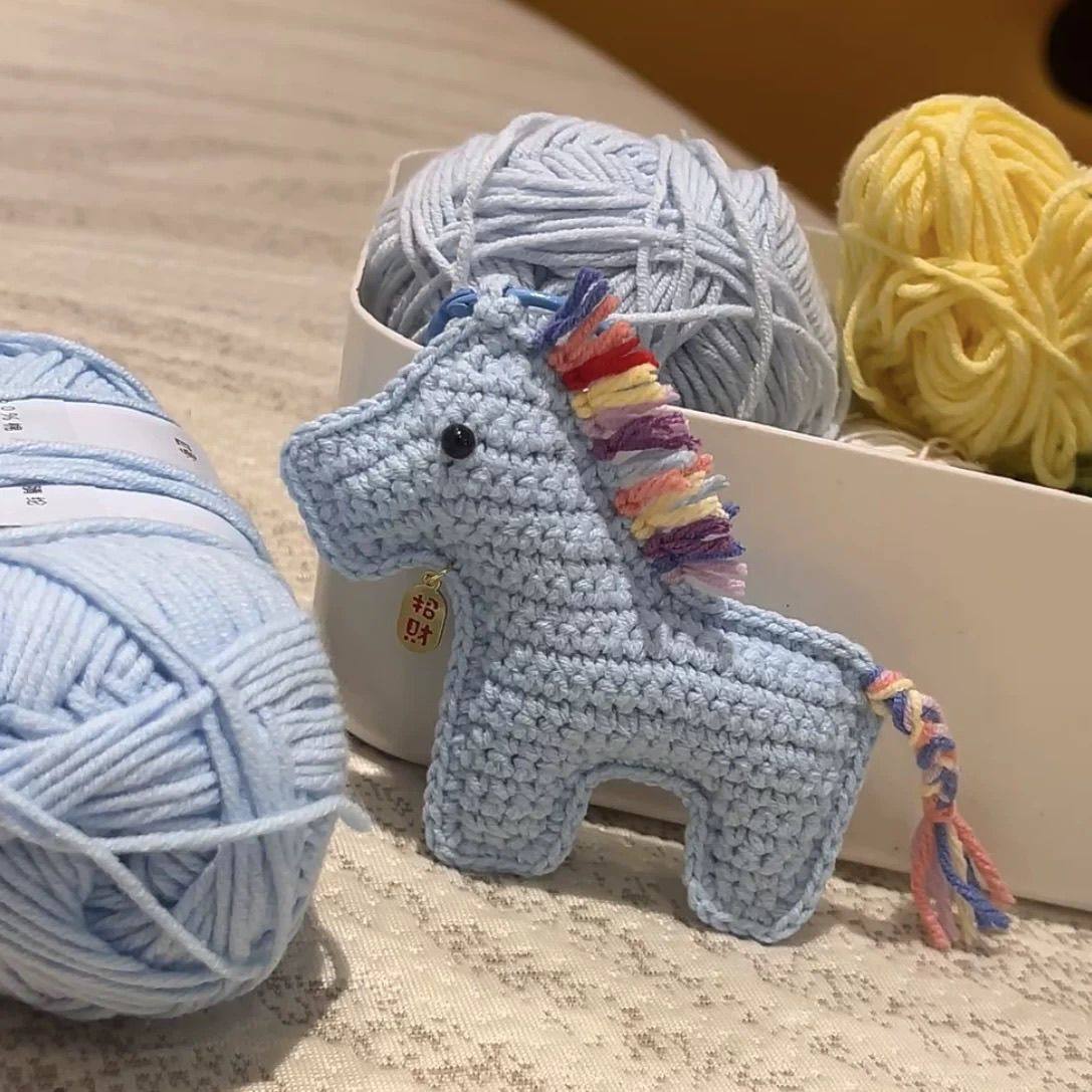 DIY手工钩织马年挂件钥匙扣马上有钱小木马玩偶自制毛线材料包