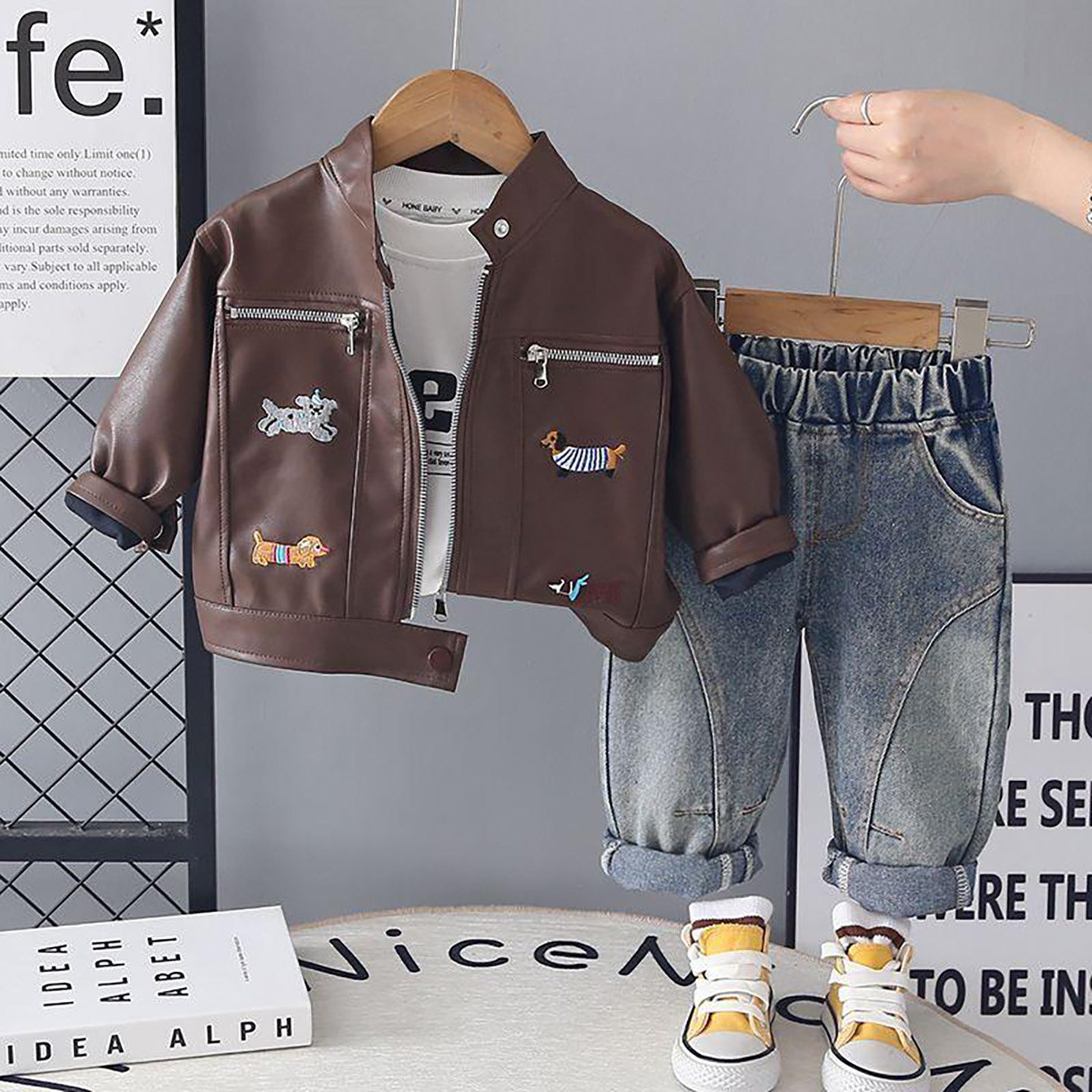 男童春秋两三件套装机车风皮衣外套帅气卡通刺绣拉链夹克时髦炸街