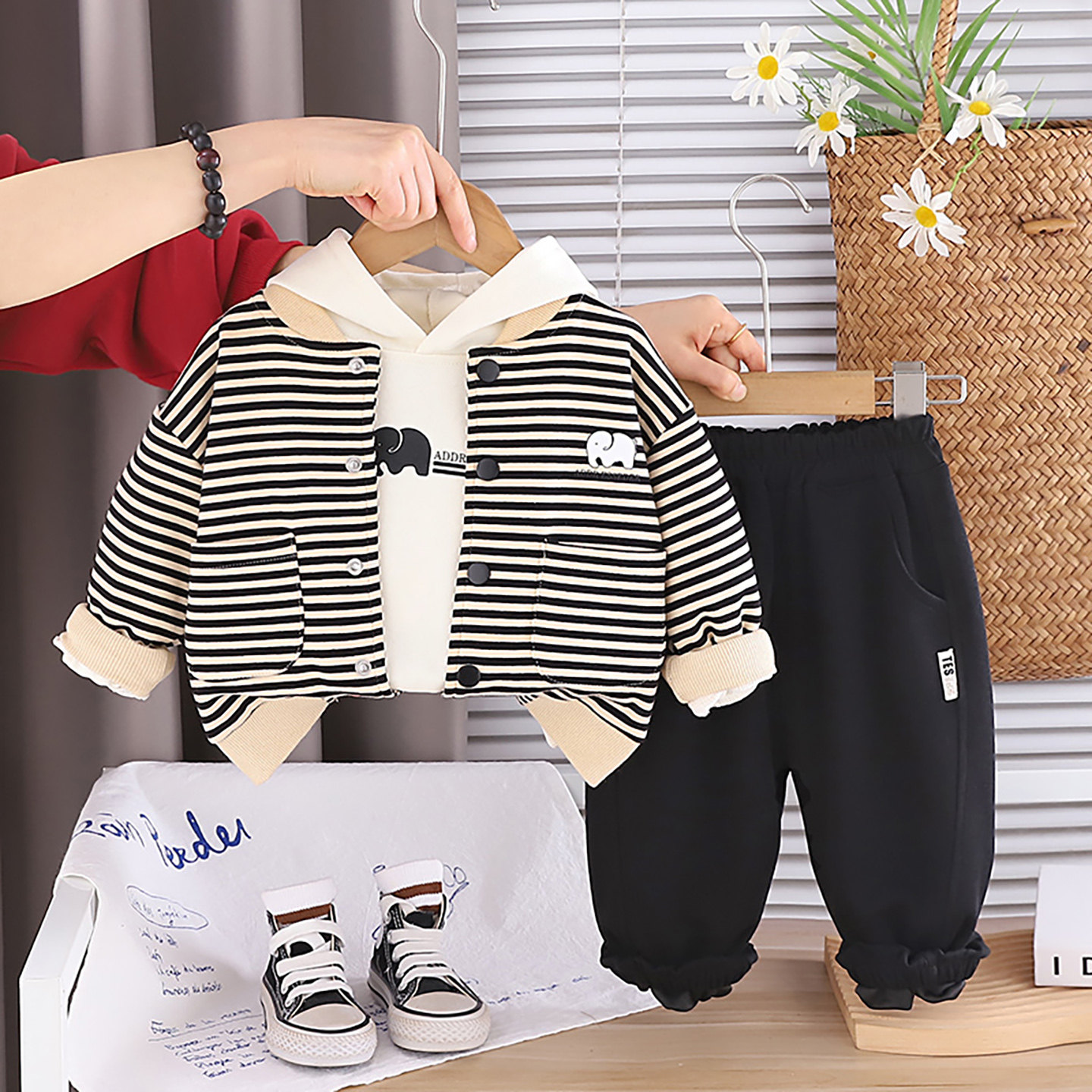 2026新款男童春秋休闲三件套装连帽条纹卫衣宝宝开衫洋气时髦外套