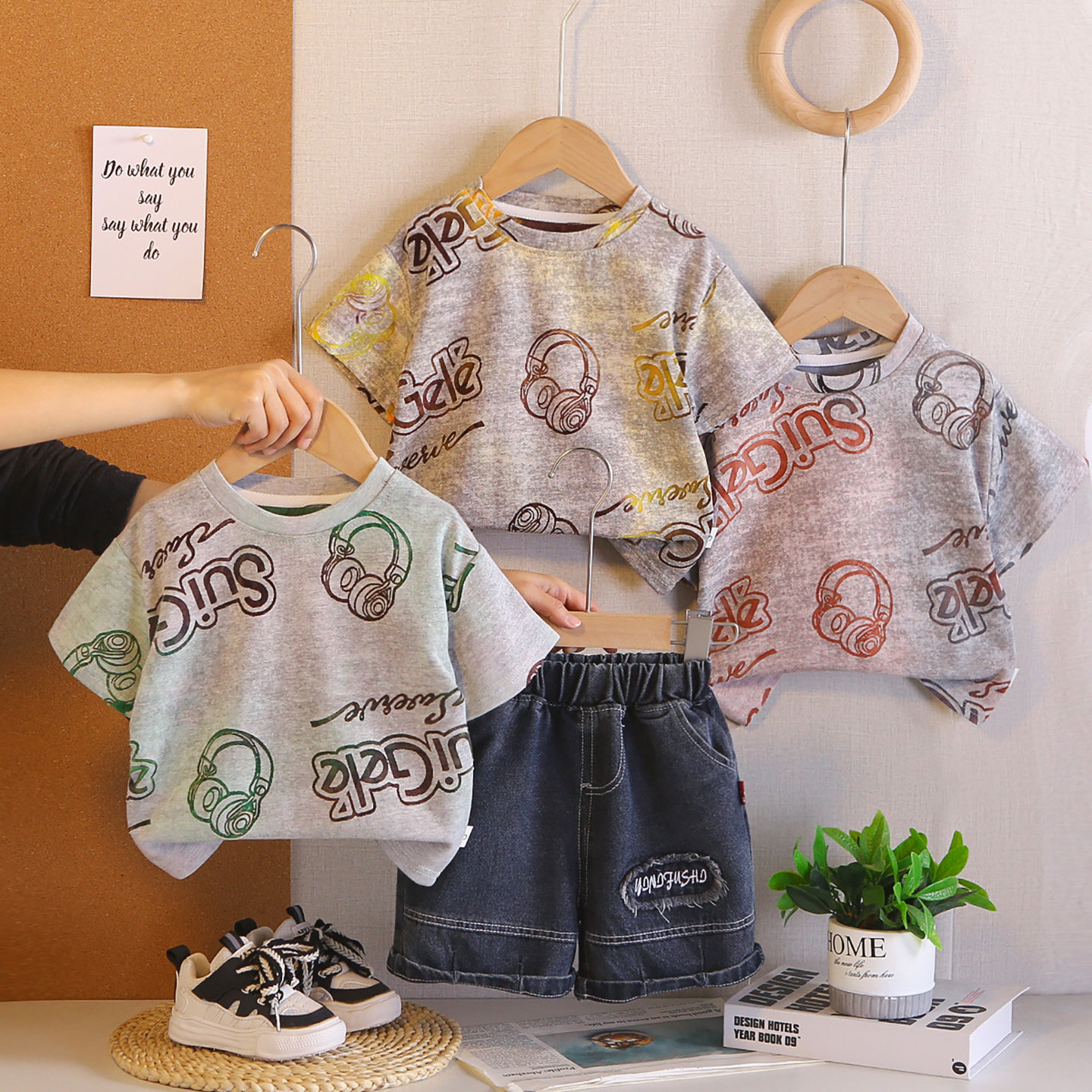 2026新款夏季薄款男童圆领T恤短袖两件套装休闲字母印花牛仔裤潮