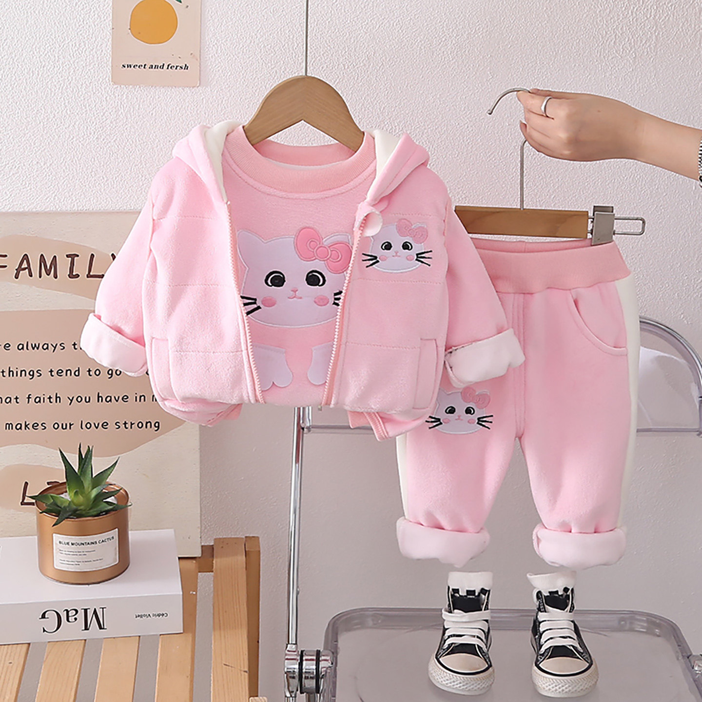 女童套装2025新款秋冬季加绒加厚马甲卫衣三件套宝宝百搭小童洋气