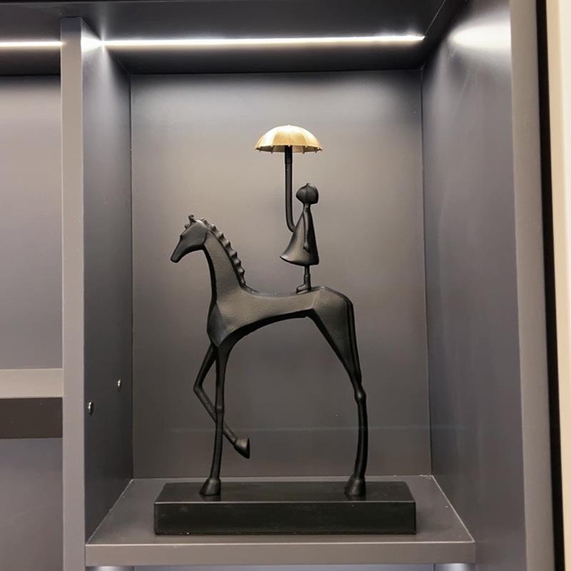 现代轻奢玄关抽象艺术人物摆件样板房客厅电视柜办公室装饰工艺礼