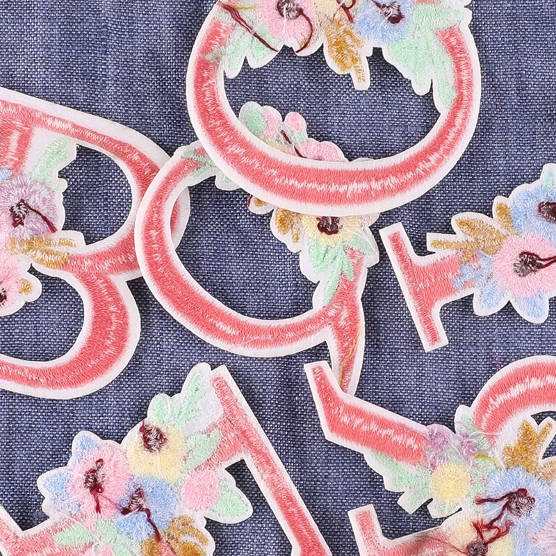 电脑绣花标花朵英文字母徽章章仔服装辅料装饰补丁贴背胶刺绣布贴