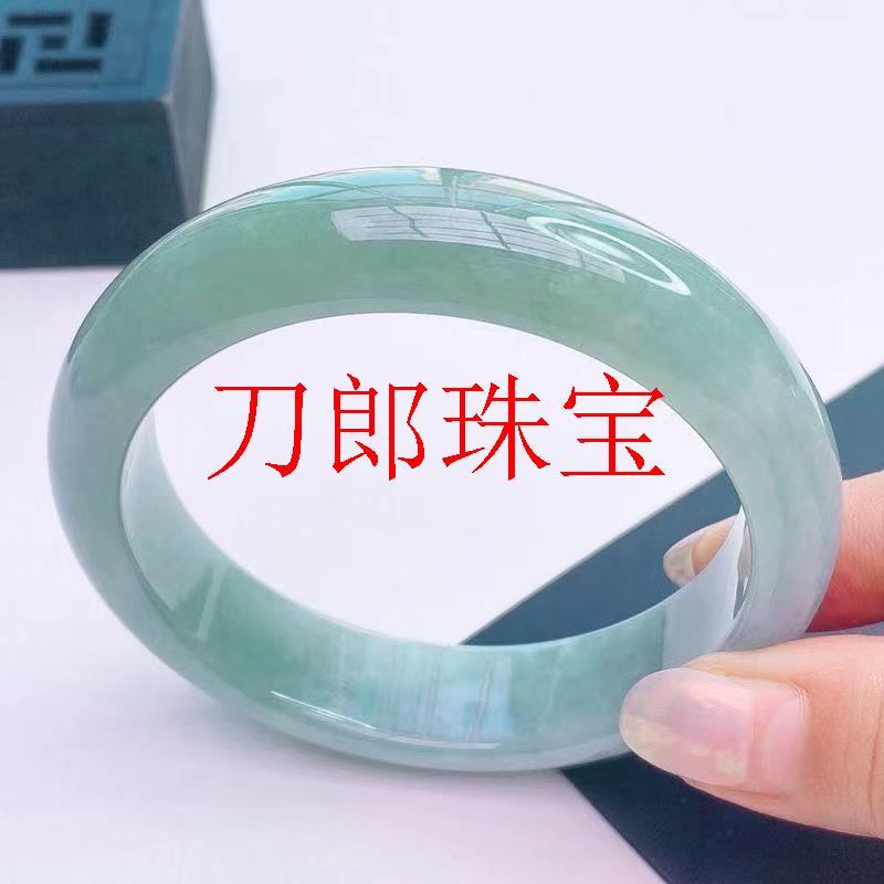 豆种淡绿翡翠色玉手镯女年轻款缅甸精选玉石浅绿飘花翠绿冰糯玉镯