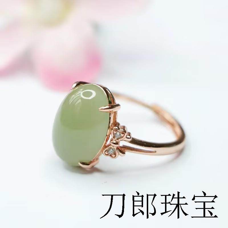 新疆和田玉色戒指女款羊脂玉鸽子蛋戒面浅鸭蛋青银镶玉戒指精品