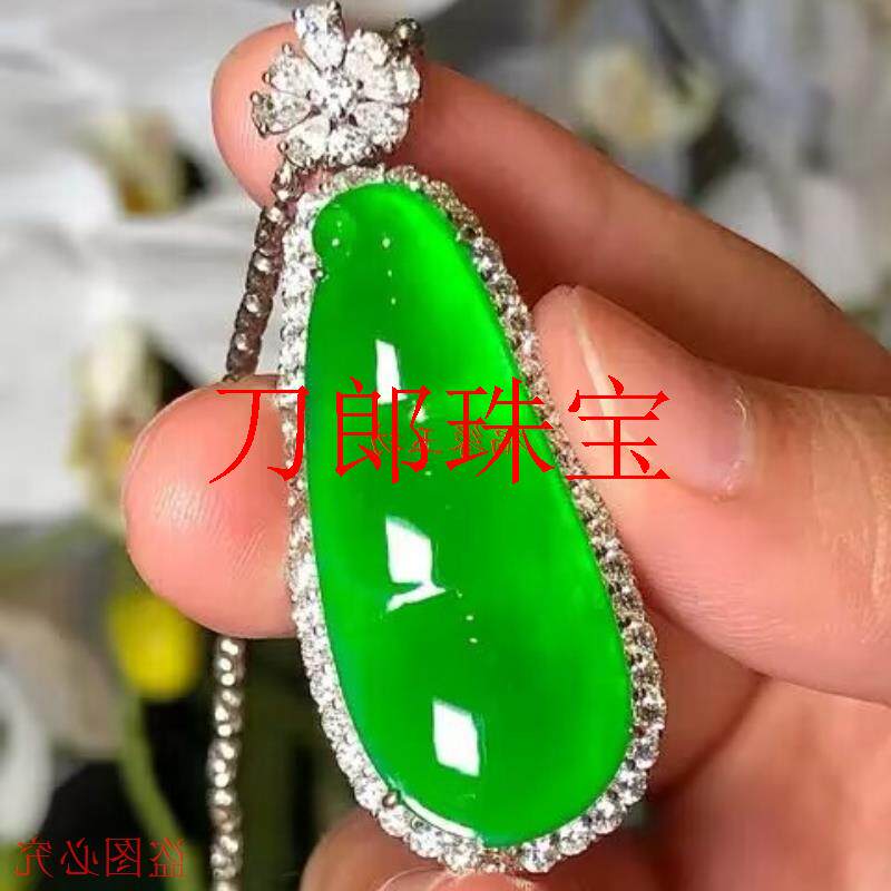 精挑缅甸货冰种翡翠色四季豆吊坠满阳阳绿镶嵌四季豆女款项链饰品