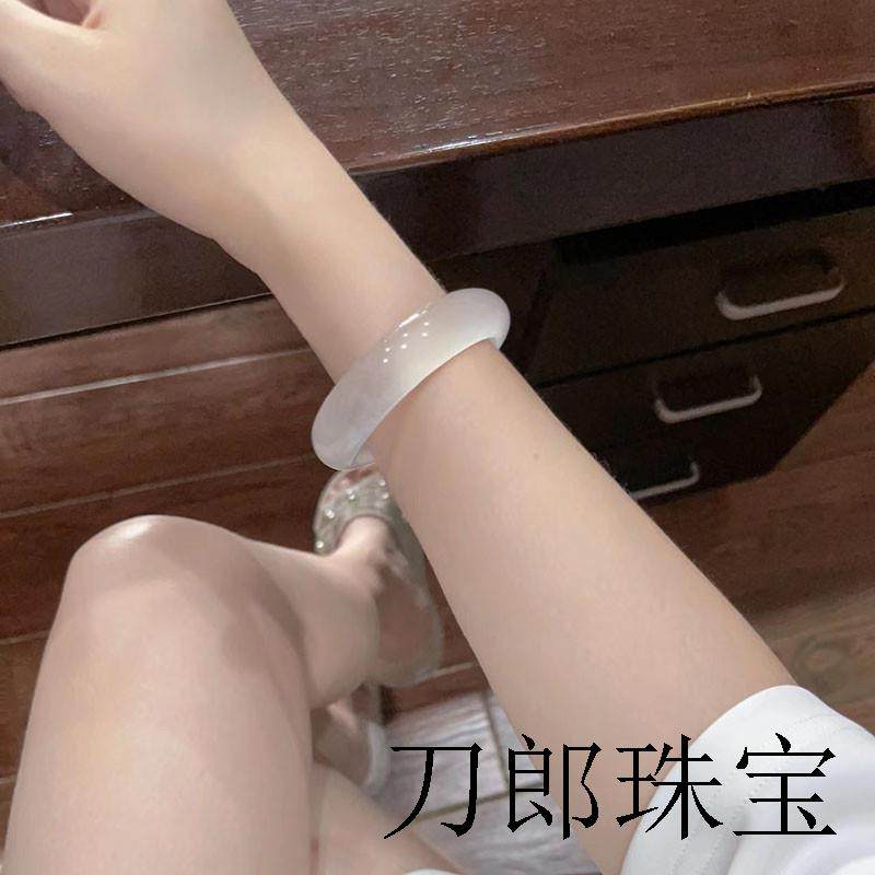 天然冰种白月光翡翠色玉手镯女款白色玛瑙玉髓荔枝冻镯子正品玉石