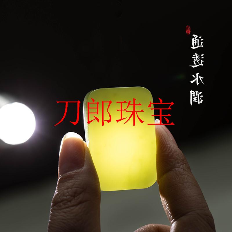 新疆高档和田玉湖水碧绿平安无事牌吊坠项链男女同款玉石玉佩挂件